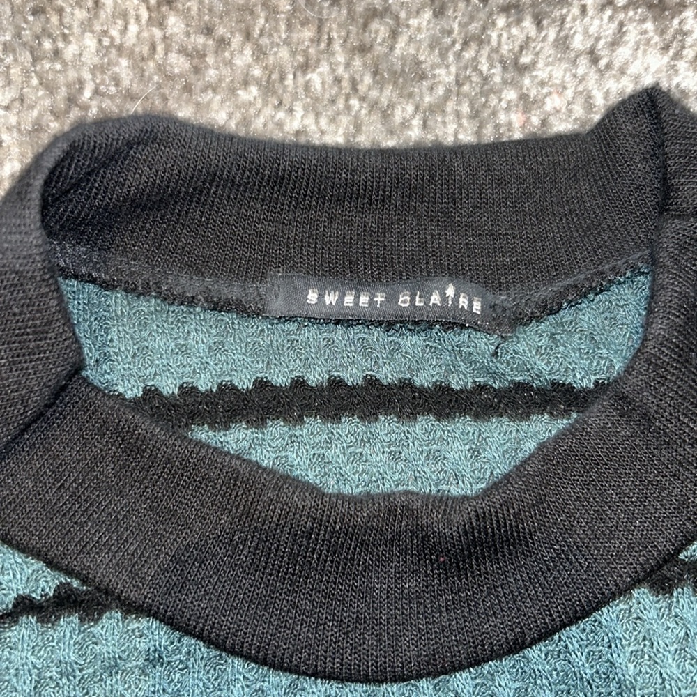 Cold Shoulder Light Sweater - Picture 2 of 4
